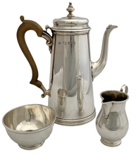 Elizabeth II Silver Coffee Service. London 1993/94 Asprey plc. 39 troy ounces.