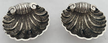 Edwardian Cased Pair of Silver Shell Salts & Spoons. Birmingham 1903 William Devenport. 1.1 troy ounces.
