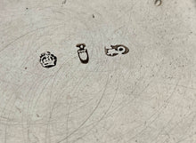 Continental White Metal Putti Relief Snuff Box with Gilded Interior. 1.9 troy ounces.