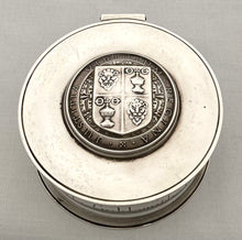 George V Circular Silver Box. London 1935 (Jubilee Hallmark) Garrard & Co. 12.8 troy ounces.