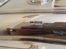 Edward VII, matching pair of silver entree dishes with covers. Sheffield 1905 James Dixon & Sons. 112 troy ounces.