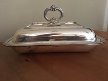 Edward VII, matching pair of silver entree dishes with covers. Sheffield 1905 James Dixon & Sons. 112 troy ounces.