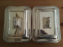 Edward VII, matching pair of silver entree dishes with covers. Sheffield 1905 James Dixon & Sons. 112 troy ounces.