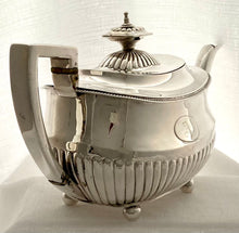 Georgian, George III, Silver Teapot. London 1807 Thomas Wallis II. 18.7 troy ounces.