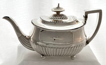 Georgian, George III, Silver Teapot. London 1807 Thomas Wallis II. 18.7 troy ounces.
