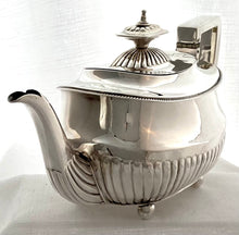 Georgian, George III, Silver Teapot. London 1807 Thomas Wallis II. 18.7 troy ounces.