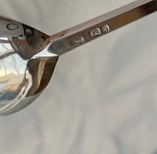 "The American Royal Family". Ten Silver Spoons with Cast Gilt Monarch Finials. London 1977 Library of Imperial History.   11.3 troy ounces.