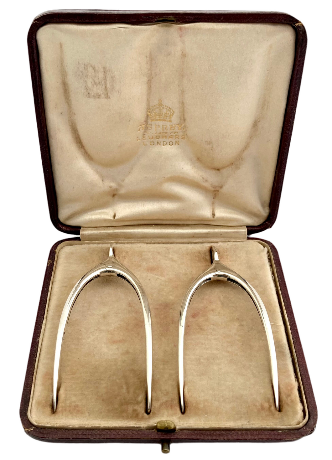 Edwardian Cased Set of Silver Wishbone Sugar Nips. London 1902 Charles & George Asprey.