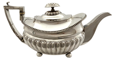 George III Silver Teapot, London 1811 Rebecca Emes & Edward Barnard I. 18.8 troy ounces.