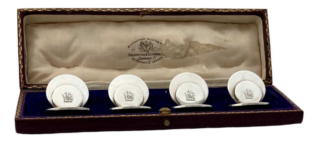 George V Cased Set of Crested Silver Place Card Holders. Chester 1913 Goldsmiths & Silversmiths Co. 3.3 troy ounces.