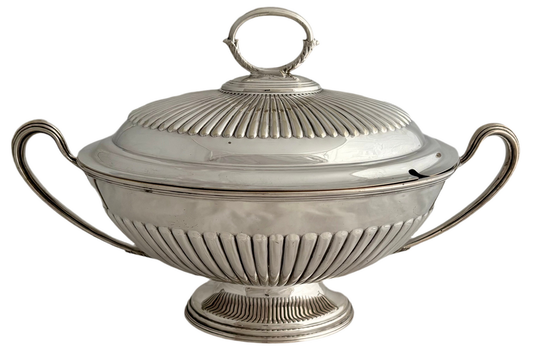 Georgian Style Silver Plated Soup Tureen & Cover. Walker & Hall, Sheffield.