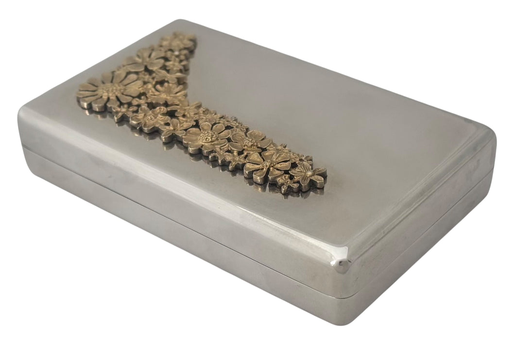 Elizabeth II Parcel Gilt Silver Box. London 1978 Stuart Devlin. 5.2 troy ounces.