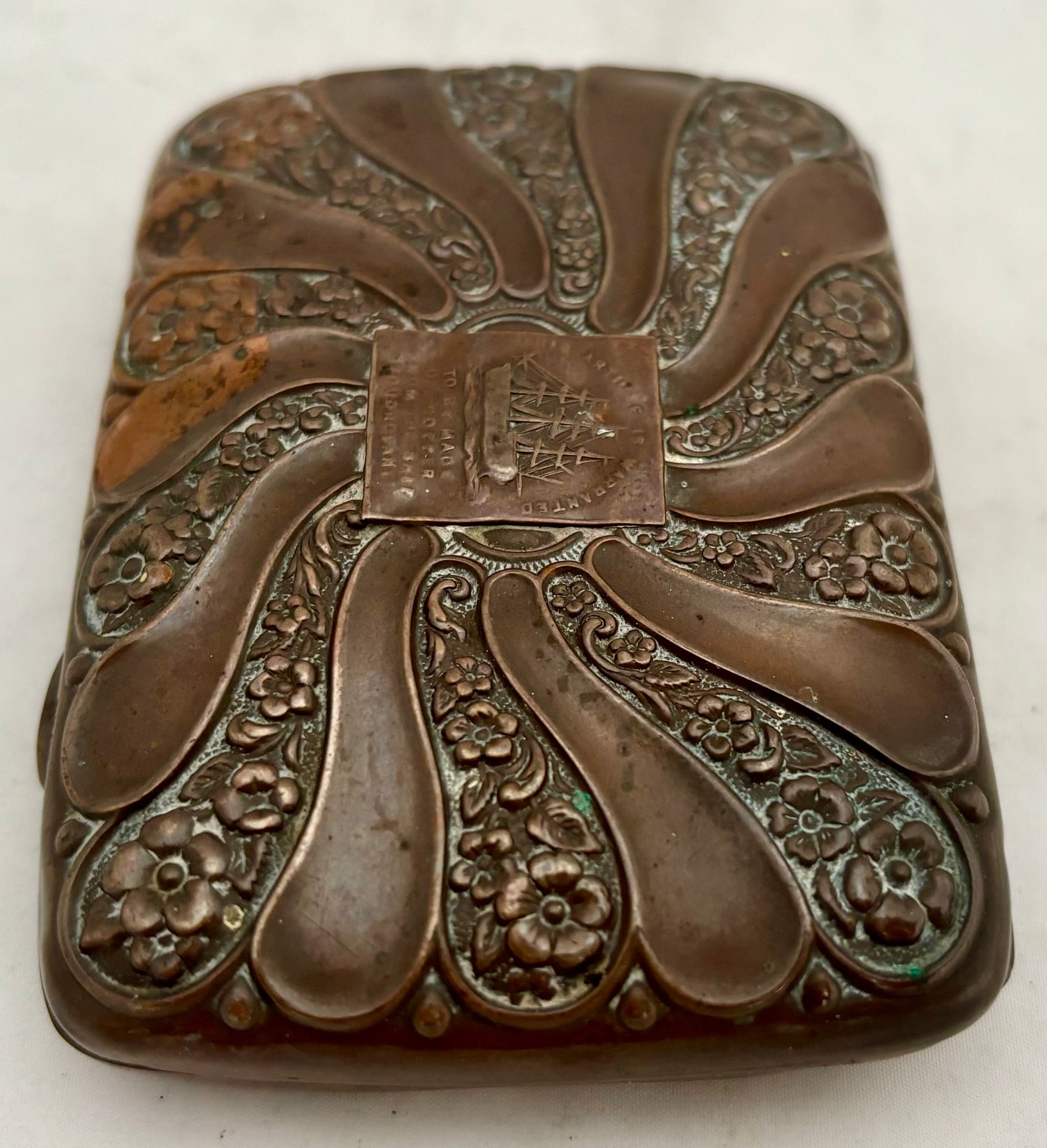 vintage cigarette case victoria beckham Love the idea of using a vintage look cigarette holder for cards and cash! ❤️ #vintage #artdeco #cardcase #retro https://t.site/4bm4fRI | HeditionShop