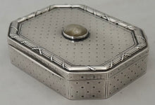 French Silver Table Snuff Box with Collet Set Blister Pearl. Auguste Leroy, Paris, circa 1910. 4.4 troy ounces.