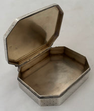 French Silver Table Snuff Box with Collet Set Blister Pearl. Auguste Leroy, Paris, circa 1910. 4.4 troy ounces.