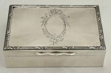 George V Silver Table Snuff Box. London 1917 Mappin & Webb. 4.8 troy ounces.