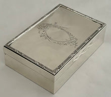 George V Silver Table Snuff Box. London 1917 Mappin & Webb. 4.8 troy ounces.