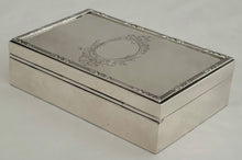 George V Silver Table Snuff Box. London 1917 Mappin & Webb. 4.8 troy ounces.