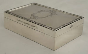 George V Silver Table Snuff Box. London 1917 Mappin & Webb. 4.8 troy ounces.