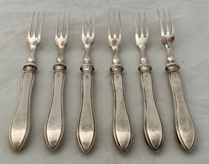 George V Cased Set of Silver Handled Dessert Knives & Forks for Six. Sheffield 1915 R. F. Mosley & Co.
