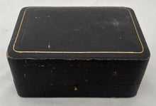 George V Cased Pair of Octagonal Silver Salts & Spoons. Birmingham 1918, S W Smith & Co. 3.6 troy ounces.
