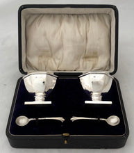 George V Cased Pair of Octagonal Silver Salts & Spoons. Birmingham 1918, S W Smith & Co. 3.6 troy ounces.