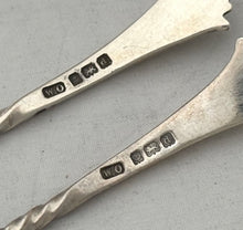 George V Cased Pair of Octagonal Silver Salts & Spoons. Birmingham 1918, S W Smith & Co. 3.6 troy ounces.