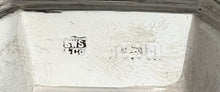 George V Cased Pair of Octagonal Silver Salts & Spoons. Birmingham 1918, S W Smith & Co. 3.6 troy ounces.