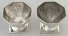 George V Cased Pair of Octagonal Silver Salts & Spoons. Birmingham 1918, S W Smith & Co. 3.6 troy ounces.