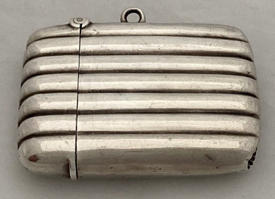 Edwardian Silver Ribbed Vesta Case. Chester 1910 Thomas James Skelton. 0.96 troy ounces.