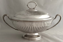 Georgian Style Silver Plated Soup Tureen & Cover. Walker & Hall, Sheffield.