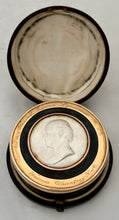 Sir Francis Chantrey RA & Sir Edwin Landseer RA Gold Mounted Portrait Snuff Box. After William Bain.