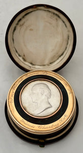 Sir Francis Chantrey RA & Sir Edwin Landseer RA Gold Mounted Portrait Snuff Box. After William Bain.