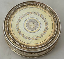 Late 18th Century Italian Silver Gilt Snuff Box. Venice, circa 1790.
