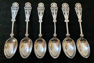 Aesthetic Movement Cased Set of Silver Plated Teaspoons & Sugar Tongs.