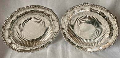 Georgian, George III, Graduated Pair of Silver Serving Dishes. London 1811 Paul Storr. 44 troy ounces.
