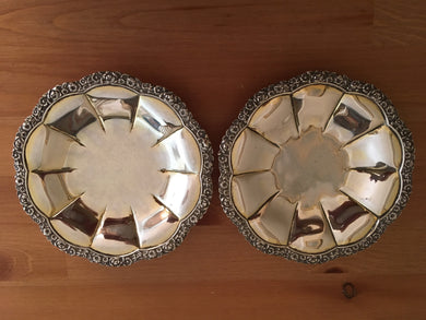 Georgian, George IV, pair of silver dishes. London 1828 Reily & Storer. 10 troy ounces