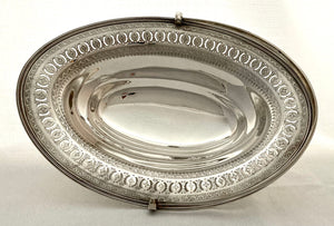 Georgian, George III, Silver Cake Basket. London 1789 Robert Hennell I. 30.9 troy ounces.