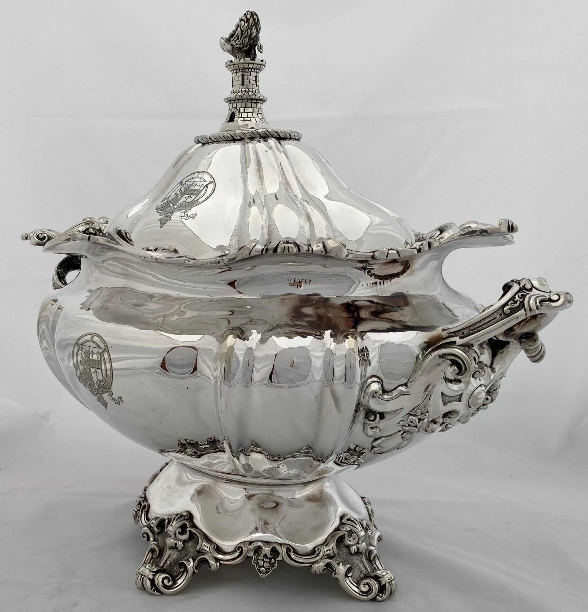 An American Silver 'Martelé' Terrapin Soup Tureen and Cover with
