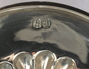 Georgian, George III, silver teapot. London 1819 Sarah & John William Blake. 12 troy ounces.