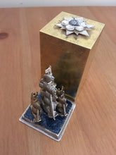Stuart Devlin silver parcel gilt and enamel Christmas surprise box "I Saw Three Ships". London 1976.