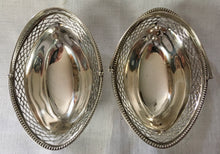 George V pair of novelty silver bonbon dishes in the form of Georgian baskets. Birmingham 1912 Levi & Salaman. 4 troy ounces.