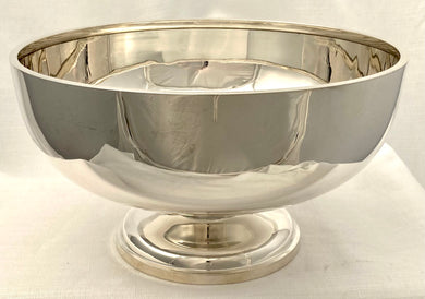 George V Silver Pedestal Bowl. Birmingham 1922 Jones & Crompton. 21.5 troy ounces.