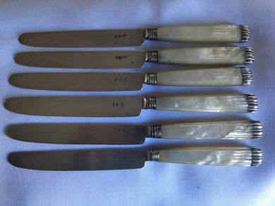 Georgian, George III, set of six silver bladed and mother of pearl hafted knives. Sheffield 1815/17.