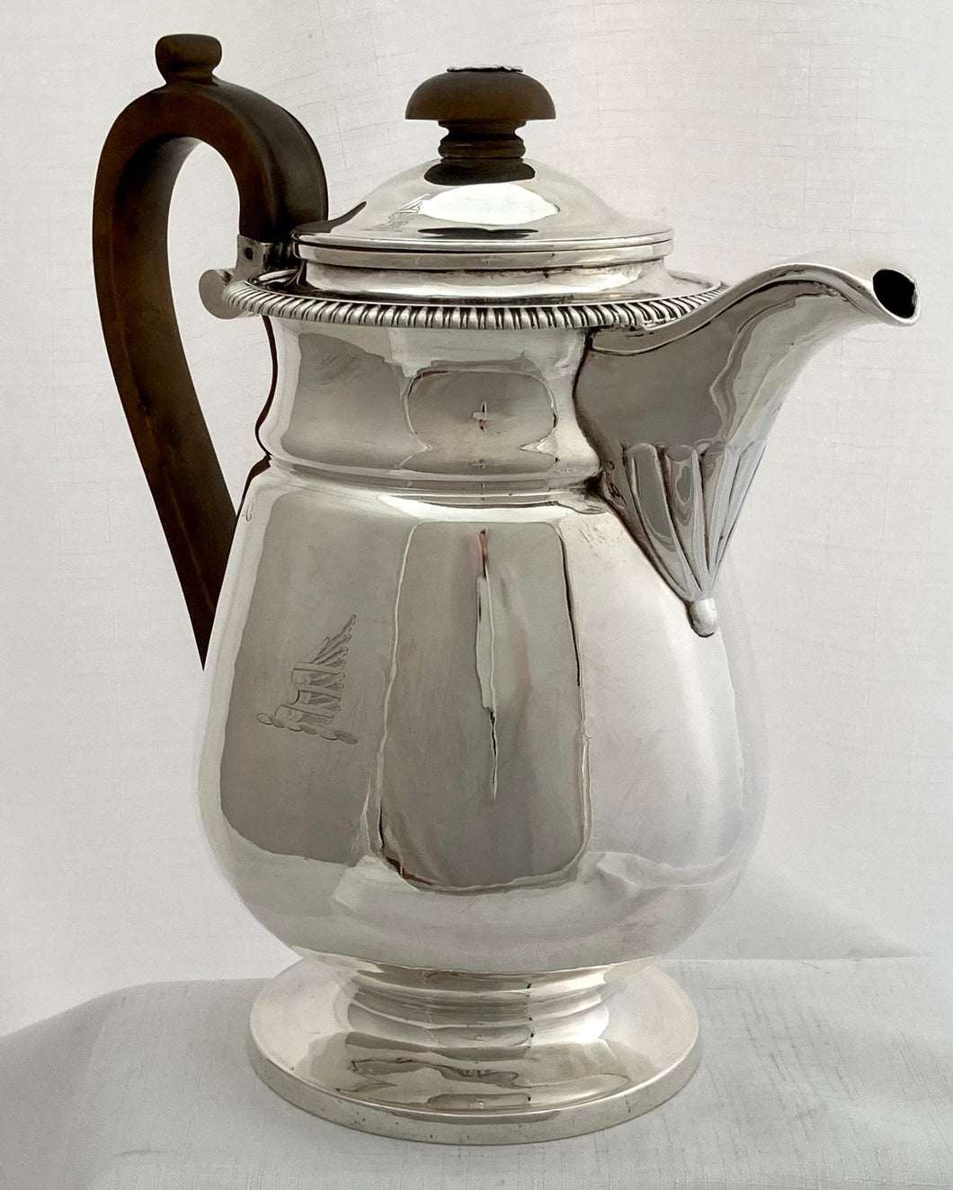 Georgian, George IV, Silver Coffee Pot. London 1822 Joseph Angell II. 20 troy ounces.
