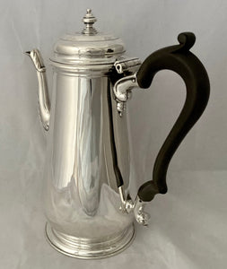 Edwardian Silver Coffee Pot in the Georgian Style. London 1902 Joseph Vander. 23.5 troy ounces.