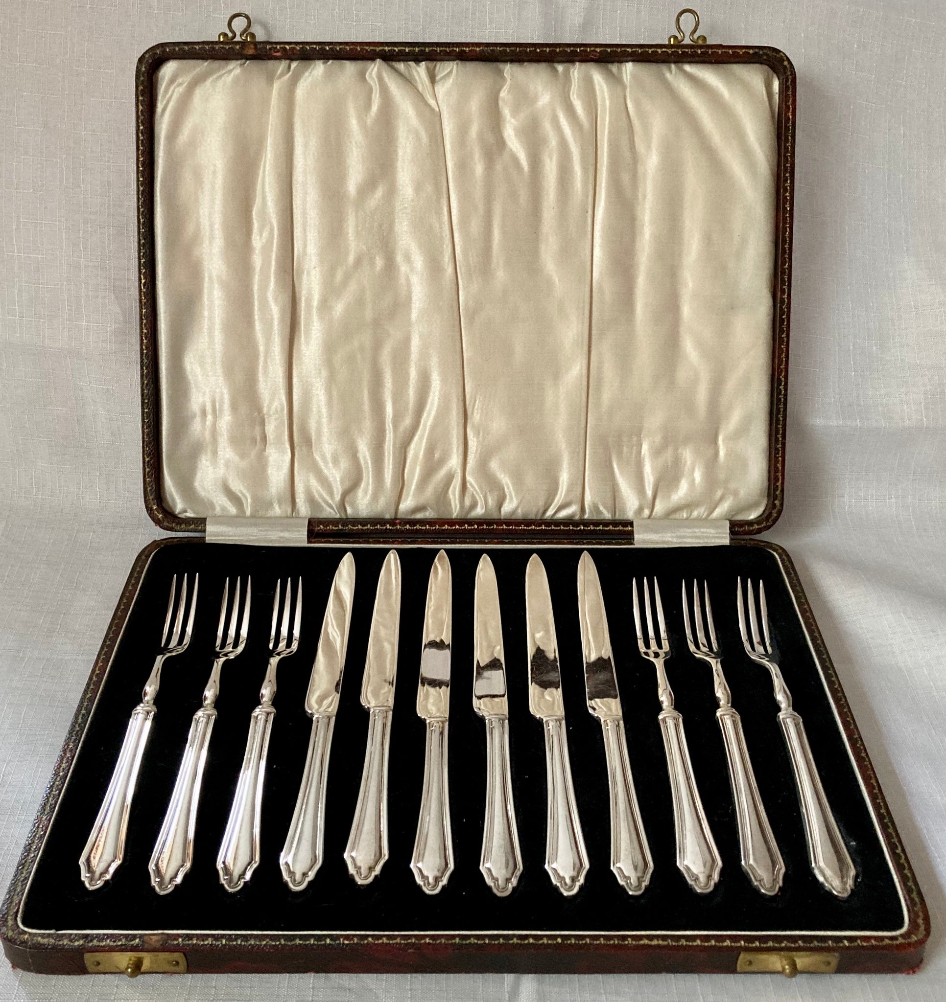 Vintage B.S. Co. plain round silver 6” fruit knife set (5)